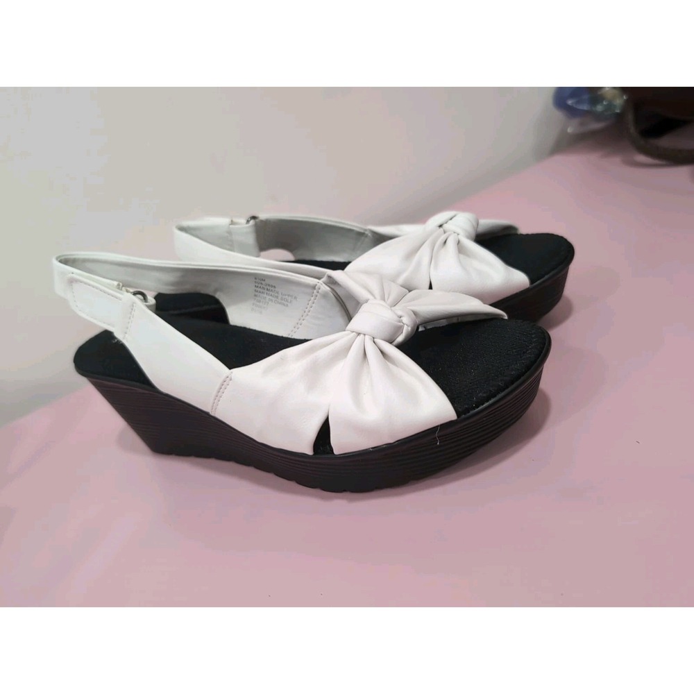 New St. John's Bay White & Black‎ Wedge Sandals Size 8.5